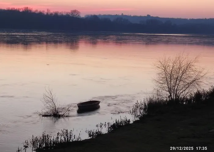 La Roche D'anjou Konukevi Saint-Mathurin (Maine-et-Loire)